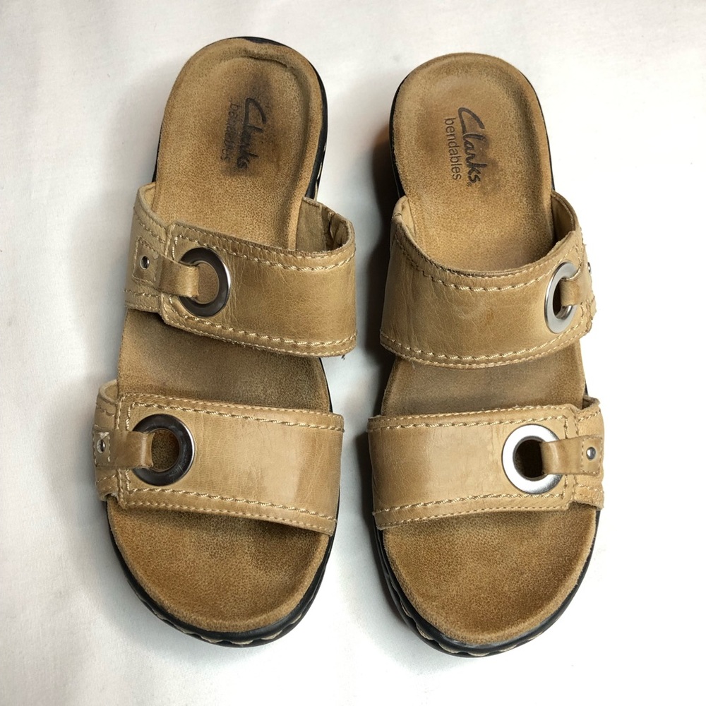 Clarks bendables tan sandals